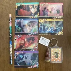鬼滅の刃キーホルダーとカードとえんぴつ