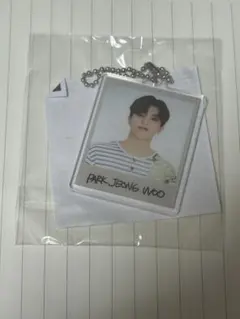 treasure ジョンウ　カプセルトイ　ガチャガチャ　キーホルダー