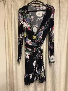 Bershka 花柄 ラップワンピース 長袖