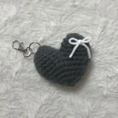 ハンドメイド かぎ編み キーホルダー ハート あみぐるみ チャーム リボン