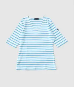 半袖VネックのボーダーTシャツ