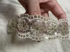 ビーズ刺繍入りクリーム色レースリボンヘアバンド