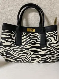 ゼブラ　新品未使用　ショルダーにもなる　高見えバック