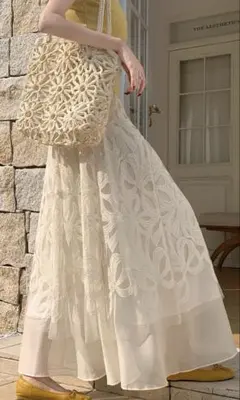 アイボリー刺繍ロングスカート