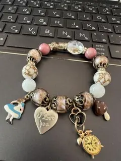 ハンドメイド ビーズブレスレット チャーム付き