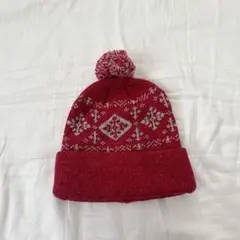 未使用 ポンポン付きニット帽 赤 裏地付き 雪結晶