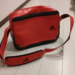adidas スポーツショルダーバッグ 赤黒 中型
