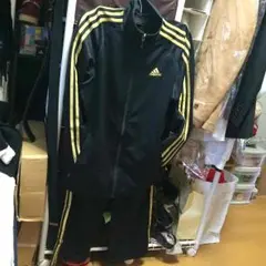 adidas黒,金セットアップ