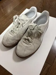 Puma スエード ローカットスニーカー クリーム色