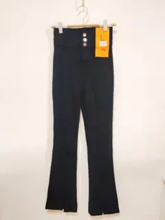 ストレッチ素材ブラックフレアパンツ 3ボタン付き