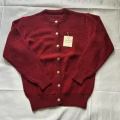 赤いニットカーディガン 長袖 ボタン付き