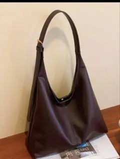 ショルダーバッグ レザーバッグ風 持ち手調節可能 大容量 黒バッグ トートバッグ