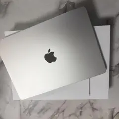 M2チップ搭載MacBook Air - 16GB 256GBスターライト