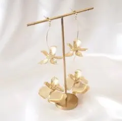 フラワー♡お花【ノワールドプーペ】ピアス ゴールド フープピアス 