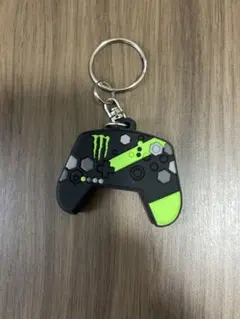 Monster Energy ゲームコントローラー型キーホルダー - メルカリ