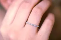 ミニジルコンリング、シルバー、ご褒美に、おしゃれに、結婚式、プレゼントに。新品