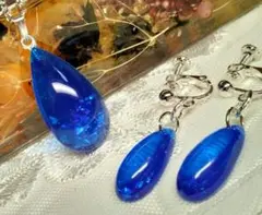 深い幻想的な輝き放つブルー♫レジンネックレス＆イヤリングセット　ピアス変更可