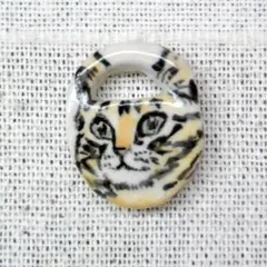 ハンドメイド　茶系トラネコ（B）ペンダントトップ　陶芸　猫アクセサリー　チャーム
