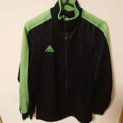 寒い時にぴったり！adidas 黒/緑 ジップアップジャケット