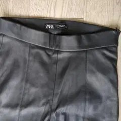 ZARA ブラック レザー風パンツ