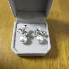 ジルスチュアートパールとクリスタルのスタッドピアス