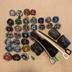 ベイブレード エックス　ベイ30個　ランチャー4つ