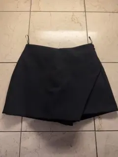 黒のタイトスカート