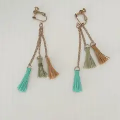 3色タッセルイヤリング　秋　アンティーク　レトロ　大ぶり　3連
