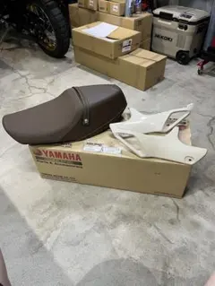 ヤマハXSR900 シート、サイドカバー、デカールのサムネイル