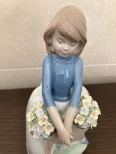LLADRO リヤドロ 1284 スカートに花いっぱい フィギュリン - メルカリ