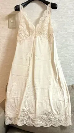 ワコール　レーストリム付きスリップ　 クリーム色　Ｍ