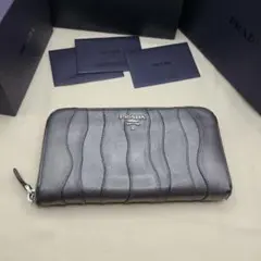 PRADA財布のサムネイル