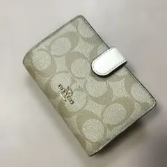 ★COACH★二つ折り財布 シグネチャー柄　ホワイト　難あり　要状態確認のサムネイル