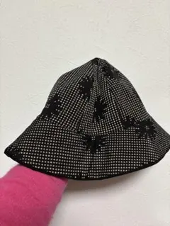 バケットハット ブラックとホワイト ドットパターン　お花　リバーシブル