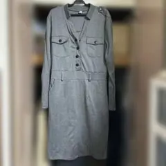 ゆ*い様 グレーのボタン付きひざ丈ワンピース