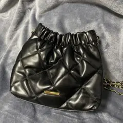 ブラック キルティング ショルダーバッグ