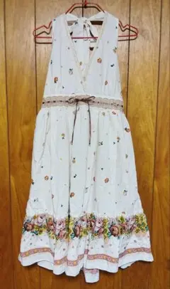 新品Anthropologieカラフル刺繍エプロン - メルカリ