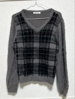 Vネック チェック柄シャギーニット　黒　グレー