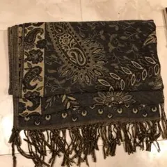 黒と金色のペイズリー模様ストール