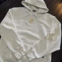 “！お値引きします！”PUMA　Sサイズ　ホワイトフードパーカー ゴールドロゴ
