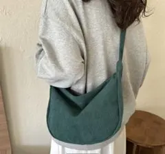 コーデュロイ　グリーン　ボディバッグ　ショルダーバッグ