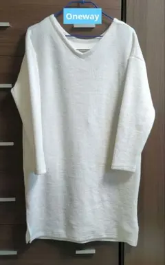 【oneway】ホワイト Vネック 長袖 ひざ丈ワンピース