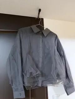 シースルー フリル付き長袖シャツ グレー