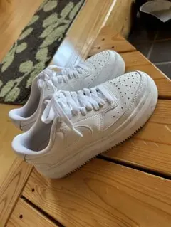 NIKE スニーカー　DM0113-100