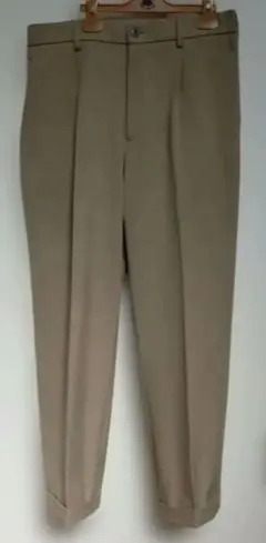 ユニクロ　タックワイドパンツ　ベージュ　Mサイズ ウエスト76-84cm