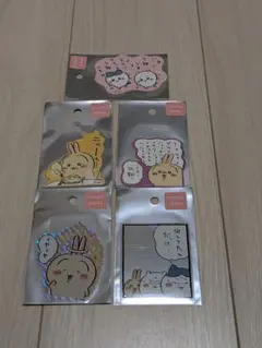 ちいかわ　スマホに貼れるサイズのホログラムステッカー うさぎ　ちいかわ　ハチワレ