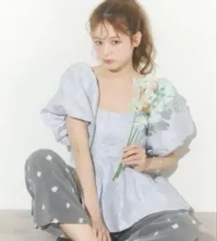 新品タグ付き Olu. フラワージャガードペプラムビスチェ - メルカリ
