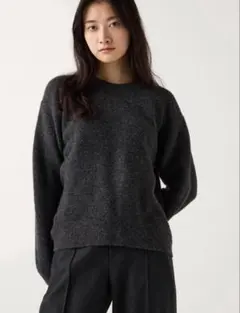 ユニクロ　スフレヤーンクルーネックセーター