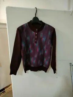 ま*ん様 幾何学模様バーガンディ長袖ニット