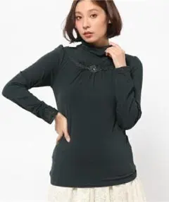 axes femme 袖モチーフ付きタートルネックカットソー ダークグリーン